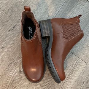 Brand New Never Worn- 5 1/2 Eastland Chelsea Boots